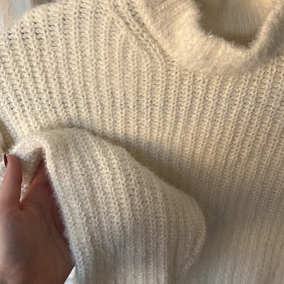Abercrombie Ivory White Soft Sweater Small - Picture 5 of 5